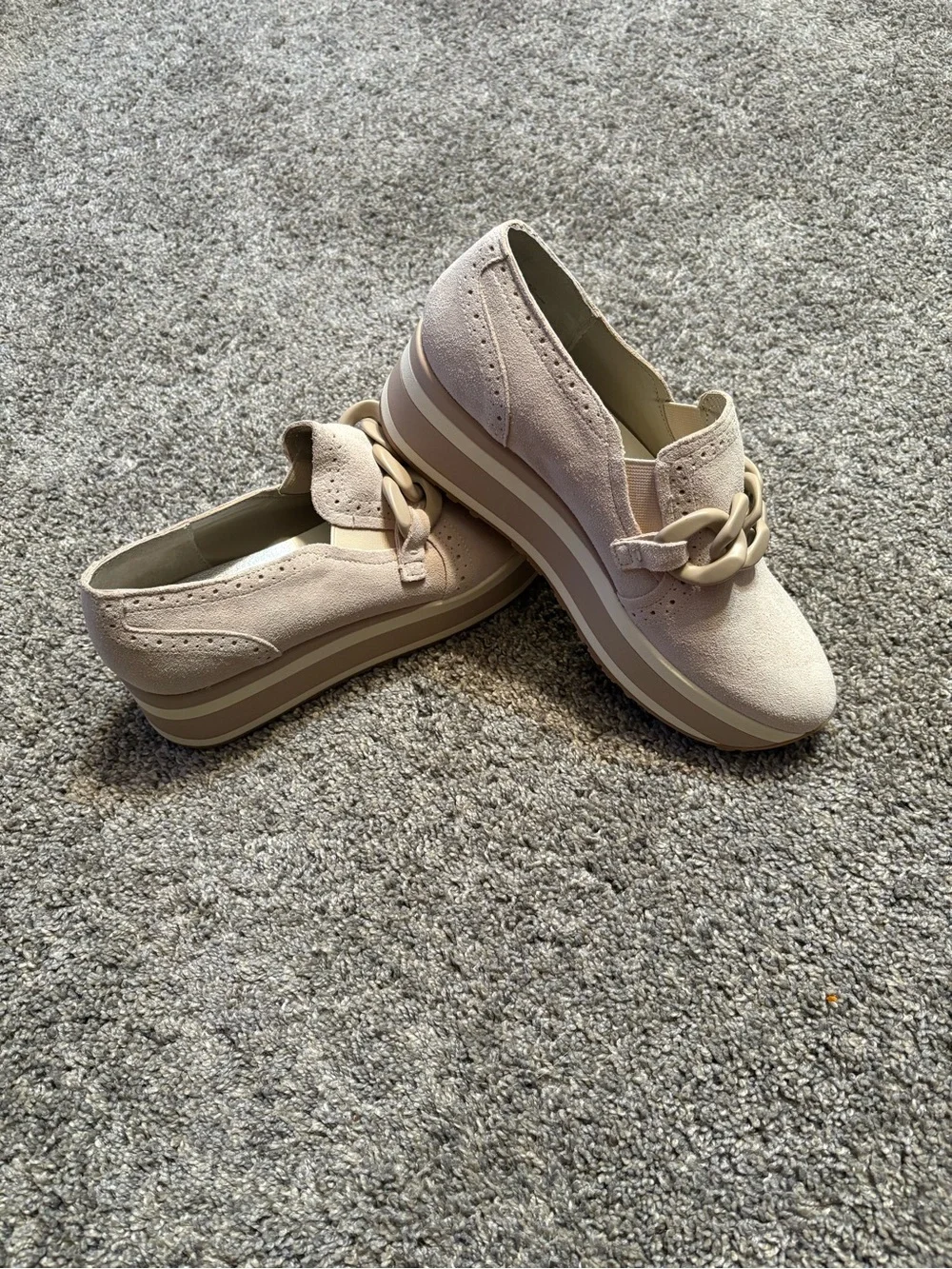Dolce Vita loafers platform beige suede chunky chain accent women’s 8.5 NWOT